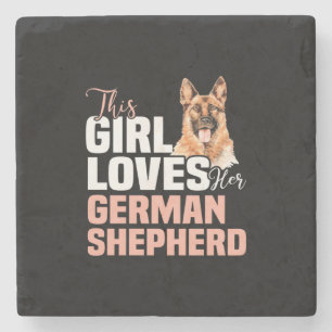 Dieses Mädchen Liebe ihren deutschen Schäferhund Steinuntersetzer