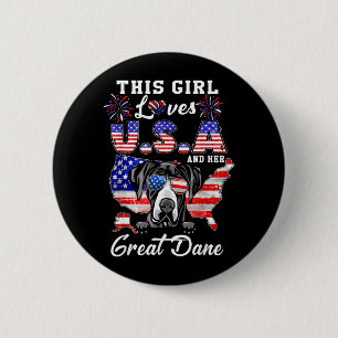 Dieses Mädchen liebt die USA und Dog 4. Juli Deuts Button