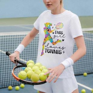 Dieses Mädchen liebt Tennis Farbige Spielerin-Shir T-Shirt