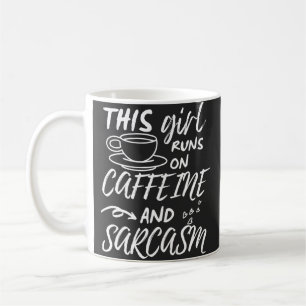 Dieses Mädchen spielt auf Koffein und Sarcasm Kaffeetasse