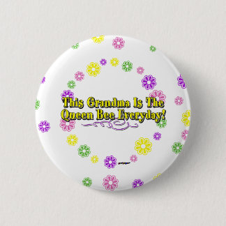 Dieses Oma ist die Königin, die alltägliche Blume Button