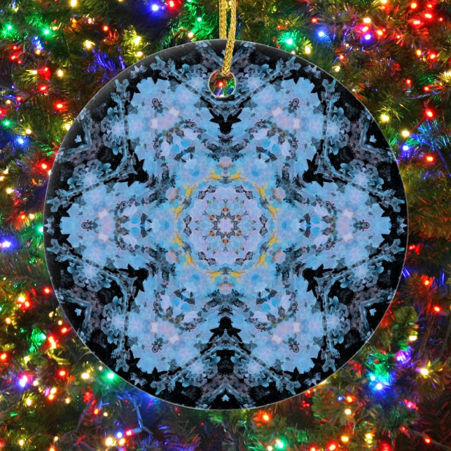 Digital Mandala Blume Blau und Schwarz Keramik Ornament (Blue and Black Hexagon Mandala Ornament by Wormhole Orbital)