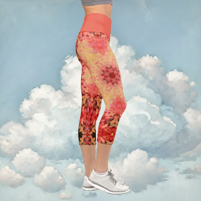 Digital Mandala Gelb, Rosa und Rot Capri Leggings (Yellow Pink and Red Digital Paint Mandala Capri Leggings By Wormhole Orbital)