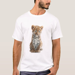 Digitalillustration eines Leopardenjungen mit blau T-Shirt