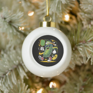 Dillgurke spielt Pickleball Keramik Kugel-Ornament