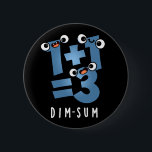 Dim Sum Funny Mathematics Food Pun Dark BG Button<br><div class="desc">Dim Sum Funny Mathematics Food Pun bietet eine niedliche Mathematik-Gleichung,  die ein wenig dunkel ist. Perfektes Pun-Geschenk für Familien und Freunde,  die niedliche Mathematik Liebe Brötchen.</div>