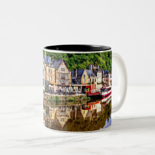Dinan, Cotes-d'Armor, Bretagne. Frankreich. Zweifarbige Tasse