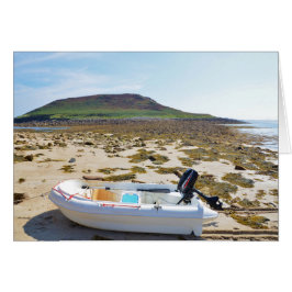 Dinghy am Strand