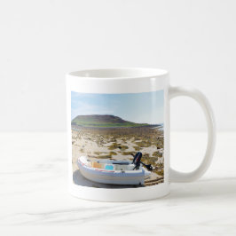 Dinghy am Strand Kaffeetasse