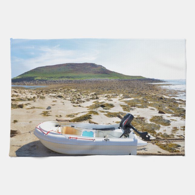 Dinghy am Strand Küchentuch (Horizontal)