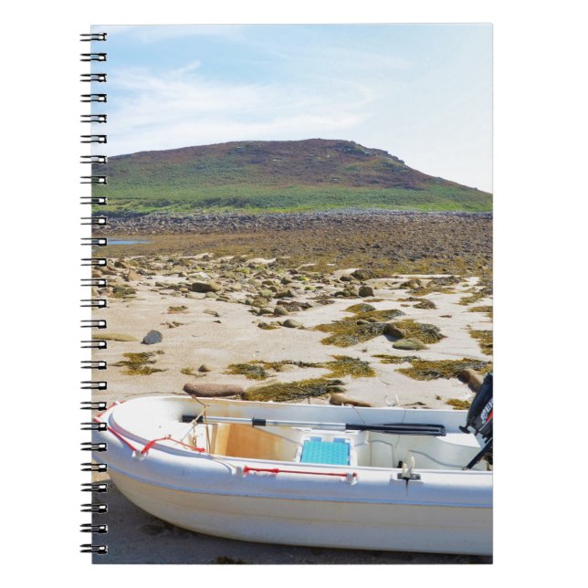 Dinghy am Strand Notizblock (Vorderseite)