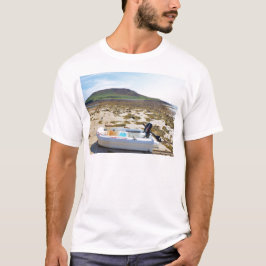 Dinghy am Strand T-Shirt