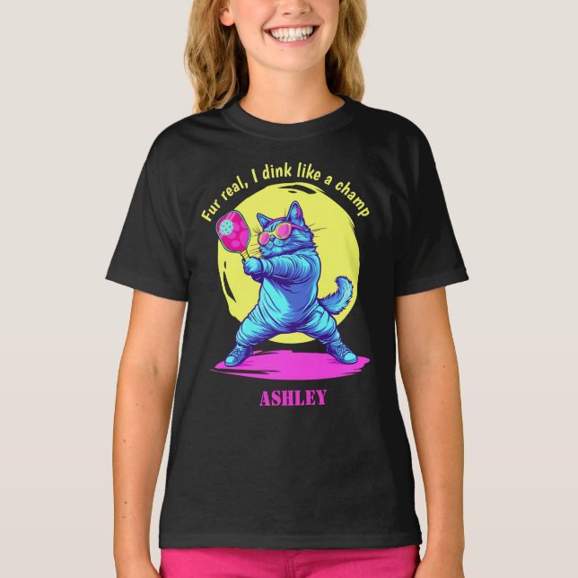 Dink & Swagger: Der ultimative Kat-zen-athlet T-Shirt (Vorderseite)