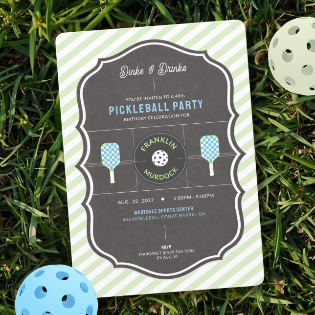 Dinks und Drinks Green & Blue Pickleball Geburtsta Einladung (Striped Green Pickleball Birthday Invitation)