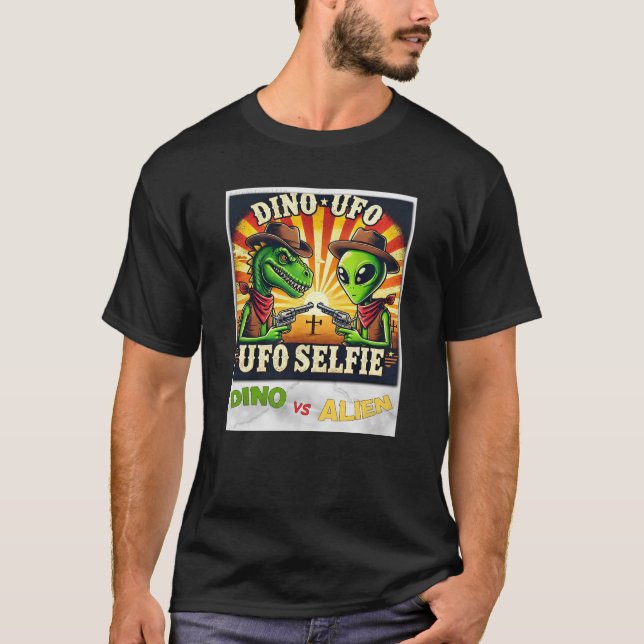 Dino UFO Selfie: Dino vs Alien (Man Tshirt) #06 T-Shirt (Vorderseite)
