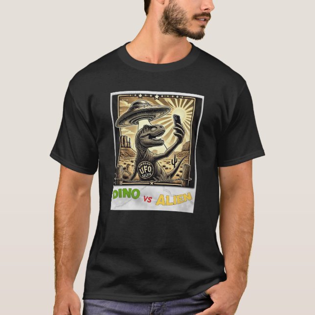 Dino UFO Selfie: Dino vs Alien (Man Tshirt) #10 T-Shirt (Vorderseite)