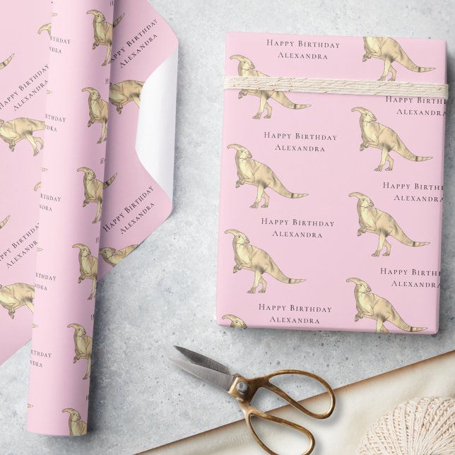 Dinosaur Happy Birthday Personalisiert Girl Name Geschenkpapier (Happy birthday Dinosaur personalized girl name pink gift wrapping paper Cute Parasaurolophus dino)