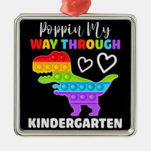 Dinosaur Poppin My Way Through Kindergarten Ornament Aus Metall