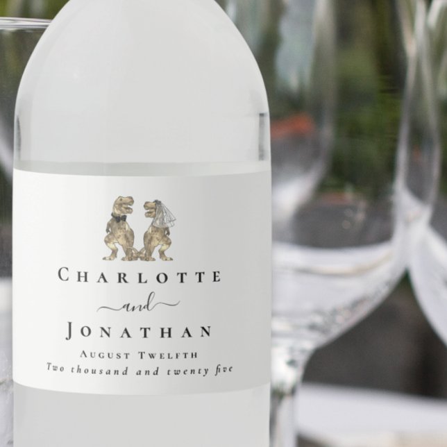 Dinosaur Theme Wedding Custom Wasserflaschenetikett (Dinosaur theme wedding custom water bottle labels modern Elegant script T-Rex bride and groom)