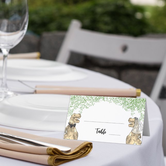 Dinosaur Theme Wedding Foliage Platzkarte (Dinosaur wedding table place card with T-Rex bride and groom with jungle foliage)