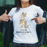 Dinosaur Themed Wedding Bachelorette T-Shirt<br><div class="desc">Lassen Sie den Junggeselinnen-Abschied oder das Brautparty mit dieser lustigen Dinosaurier-Mannschaft-Braut T rex Brideasaurus beginnen,  ein t-Shirt,  um alle ins Auge zu fassen und Spaß ins Party zu bringen. Einfach mit den Vorlagen zu personalisieren. Funny Original-Kunstwerk von Künstlerin Catherine Sweetman</div>