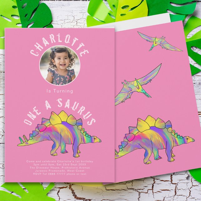 Dinosaurier 1. Geburtstag Party Pink Einladung (Dinosaur 1st birthday party pink invitation with photo template colorful watercolor stegosaurus )