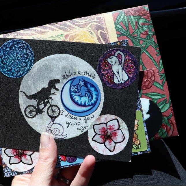 Dinosaurier auf einem Rad mit dem Mond Karte (Von Creator hochgeladen)