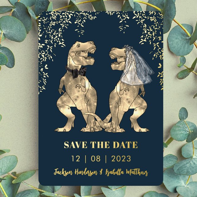 Dinosaurier Braut & Groom Hochzeit Speichern Sie d Folieneinladung (T-Rex bride and groom Dinosaur wedding Save the date gold foil invitation eucalyptus leaves greenery)