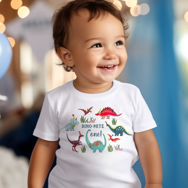 Dinosaurier erster Kindergeburtstag Baby T-shirt (Cute dinosaur first one boy birthday party baby T-Shirt)