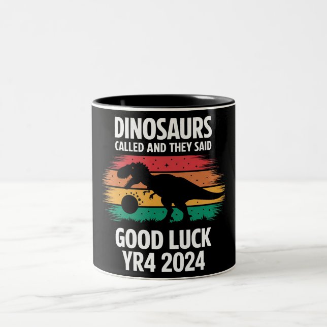 Dinosaurier genannt Funny Asteroid 2024 YR4 Zweifarbige Tasse (Mittel)