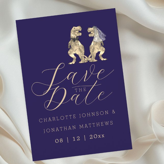 Dinosaurier Hochzeitsthema Save The Date (Funny dinosaur bride and groom wedding save the date navy blue invitation)