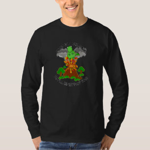 Dinosaurier Kackte in einer Vulkanlandschaft T-Shirt