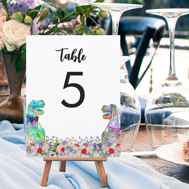 Dinosaurier Thema Hochzeit farbenfrohe Wildblume (Dinosaur themed wedding T-Rex bride and groom colorful wildflowers table number sign)