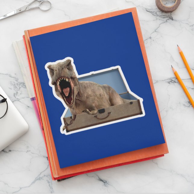 Dinosaurier Tyrannosaurus in einem Koffer Aufkleber (Von Creator hochgeladen)