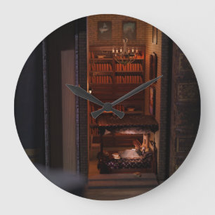 Diorama-Lesestudium im Minibuch Große Wanduhr