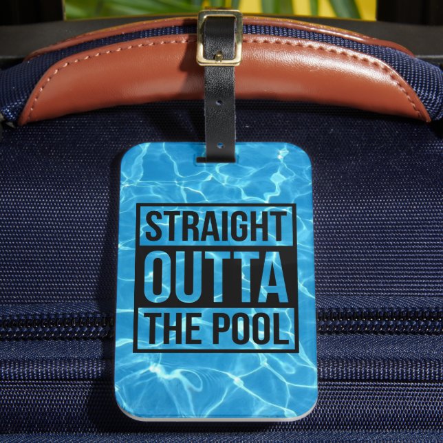 Direkt über dem Pool Moderne Typografie Schwimmen Gepäckanhänger (Vorderseite Insitu 2)