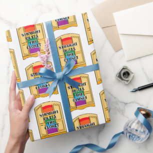 Direkt vor dem Schrank Geschenkpapier