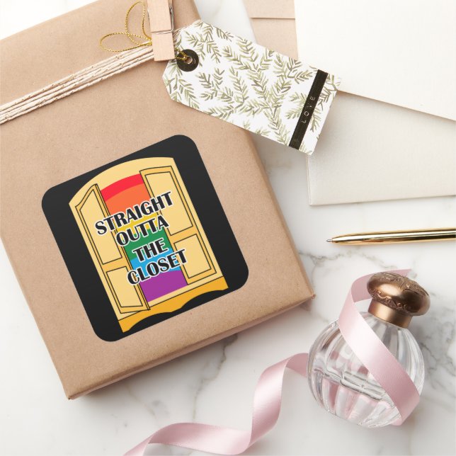 Direkt vor dem Schrank Quadratischer Aufkleber (Schenken)