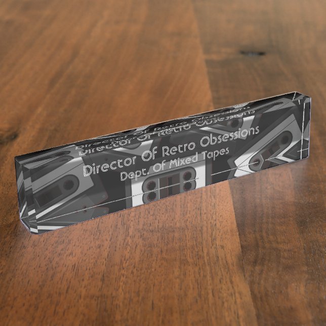 Direktor der Retro Obsesessions des Spaßes der 80e Namensplakette (Seite)