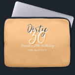 Dirty 30 orange weiß, einfache Retro-Geburtstag un Laptopschutzhülle<br><div class="desc">Vorlagendesign anpassen</div>