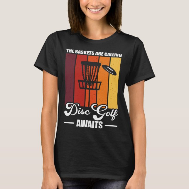 Disc Golf Awaits Golfing Player Lover Golfer Sport T-Shirt (Vorderseite)