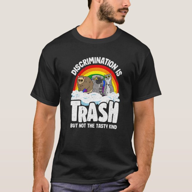 Discrimination Is Trash Gay Pride Raccoon Opossum  T-Shirt (Vorderseite)