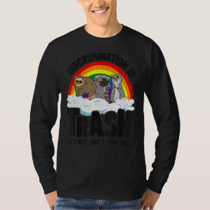Diskriminierung ist Abfalleimer Gay Pride Raccoon  T-Shirt