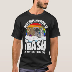 Diskriminierung ist Abfalleimer Gay Pride Raccoon T-Shirt