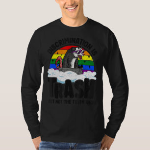 Diskriminierung ist Schrott-Opossum-Regenbogenflag T-Shirt