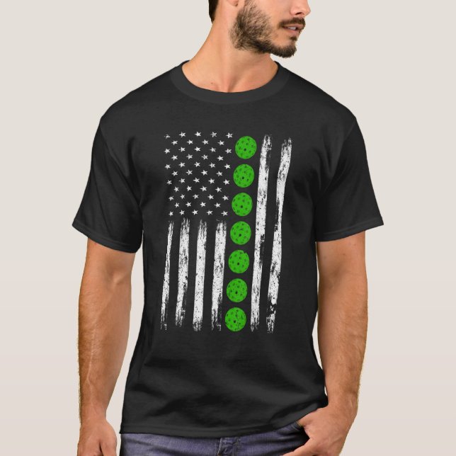 Distressed American Flag Pickleball Sports   Mens  T-Shirt (Vorderseite)