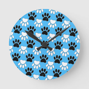 Distressed Black And White Paws On Blue Background Runde Wanduhr