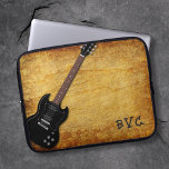 Distressed Electric Guitar Mit Monogramm Laptopschutzhülle<br><div class="desc">Laptop-Gehäuse mit bedrücktem Holzlook und schwarzem E-Gitarrendesign. Fügen Sie seine Monogramm-Initialen in der unteren Ecke hinzu. Ideal für Musiker,  Bandmitglied oder Gitarre,  die ihren Sohn spielen.</div>