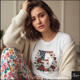 Distressed Flag Buchstabe E Floraler Kranz T-Shirt
