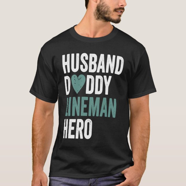 Distressed Lineman  Husband Daddy Lineman Hero T-Shirt (Vorderseite)